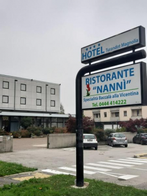 Отель Ristorante Hotel Turandot Magnolia!!!  Гризиньяно-Ди-Цокко